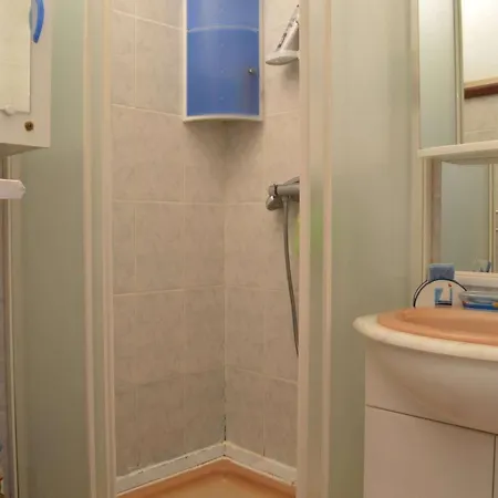 Studio/cabine 4 Pers. Avec Piscine, Parking Prive, Proche Et Commerces - - Fr-1-225-23 Apartment *